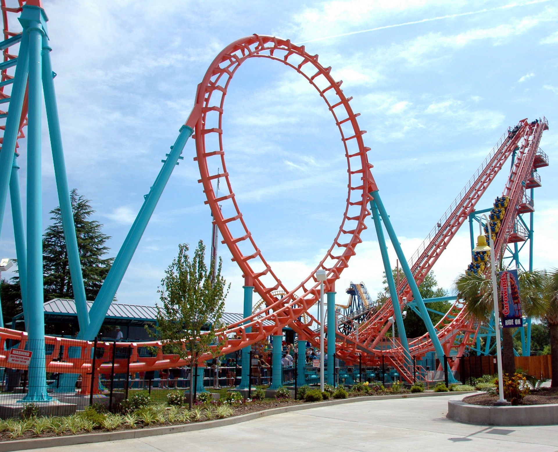 Thrilling Vacations: Scariest Amusement Park Rides in the U.S. | EZWay ...